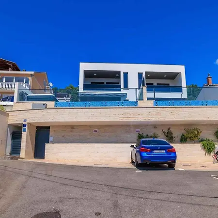 With Pool In 54890 Dramalj