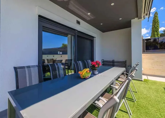 With Pool In 54890 *