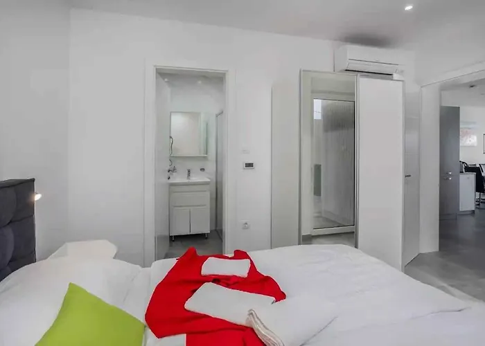 Case de vacanță With Pool In 54890 Dramalj