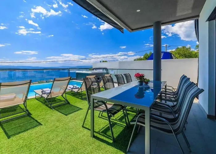 Case de vacanță With Pool In 54890 Dramalj