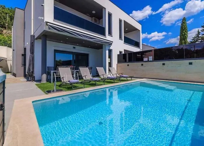 Case de vacanță With Pool In 54890 Dramalj