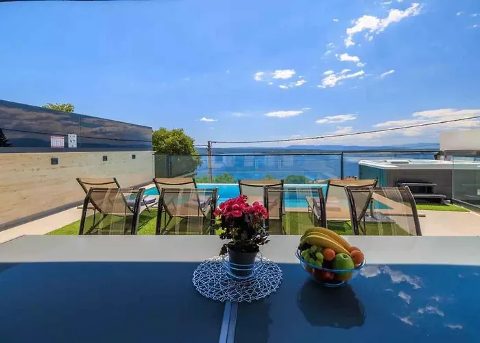 Case de vacanță With Pool In 54890